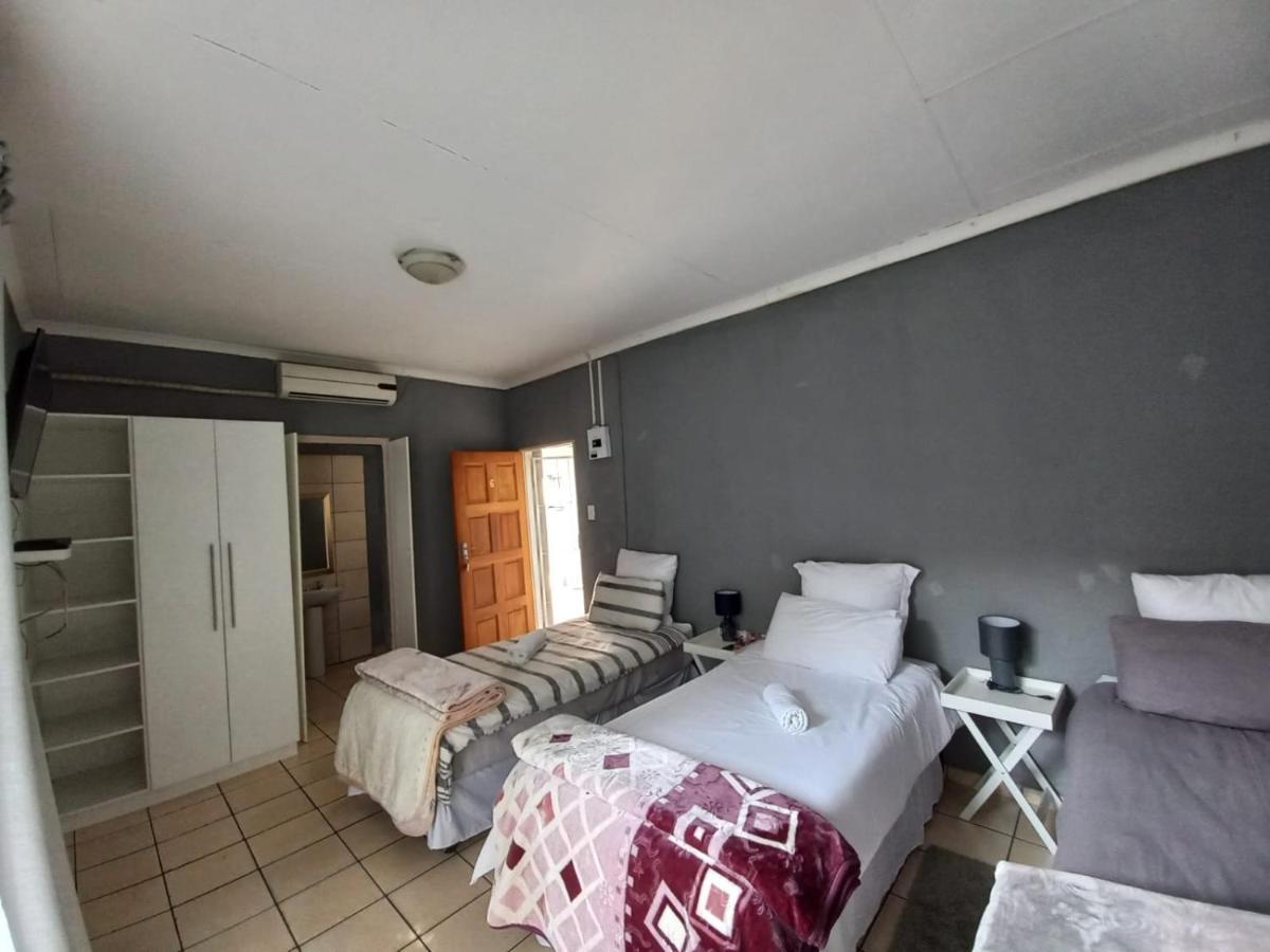 Meyiwa Guest Palace Newcastle Exterior foto